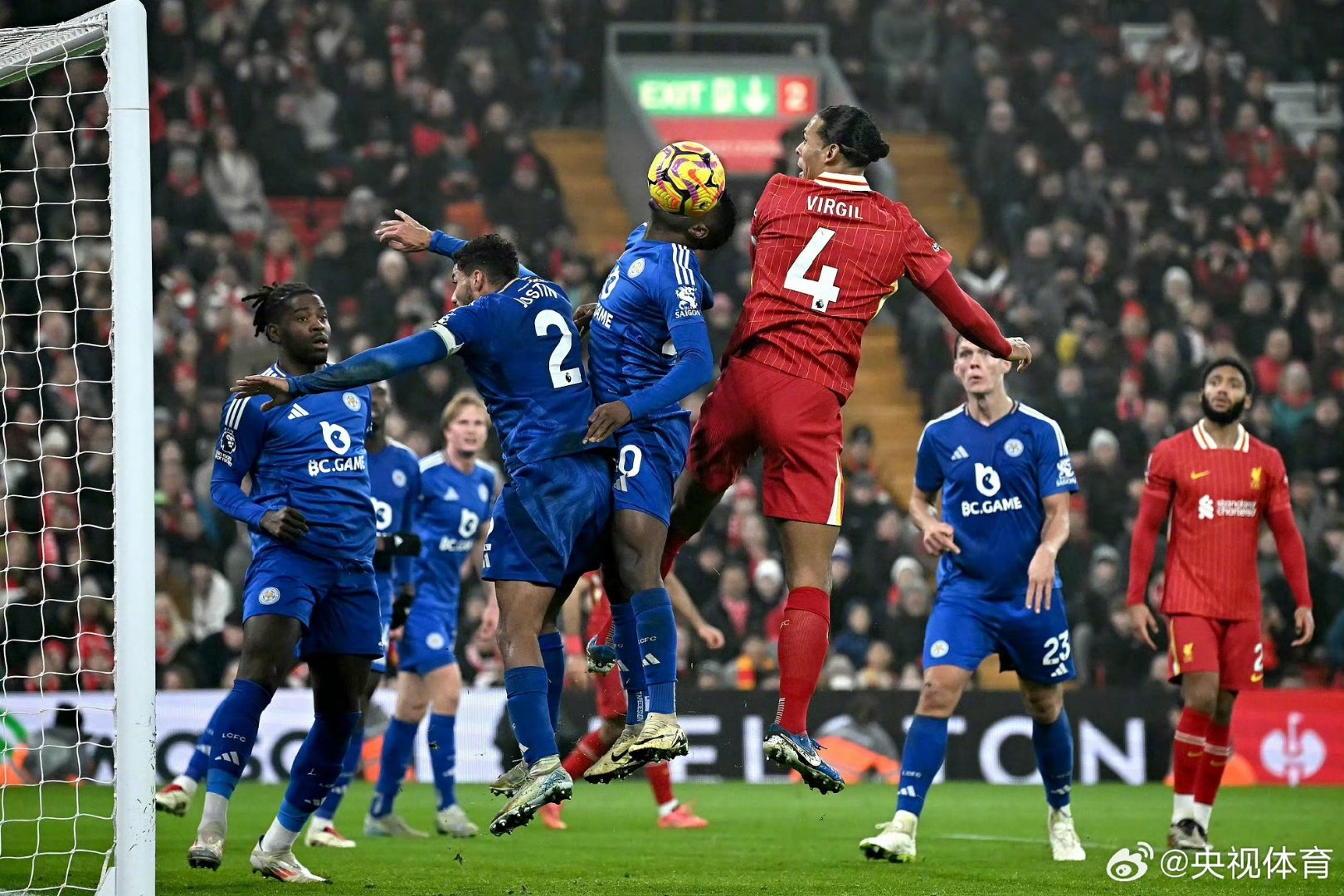 莱斯特城客场取胜,重新登顶英超榜首! 莱斯特城客场取胜,重新登顶英超榜首!