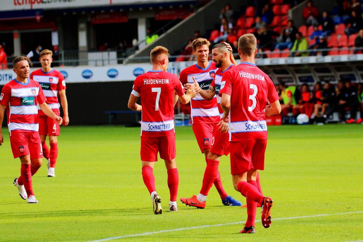 雷速官网-沙尔克04全面获胜，积分登顶