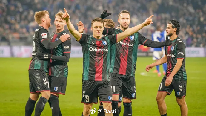 雷速官网-沙尔克04全面获胜，积分登顶