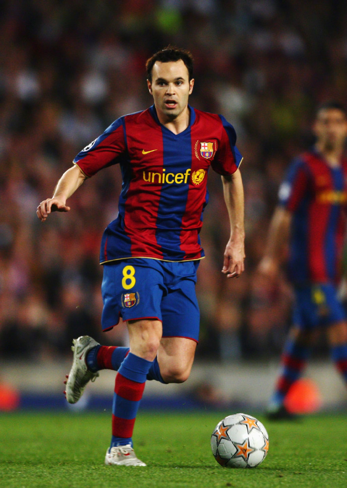 雷速官网下载-西班牙球星伊涅斯塔退役，足球世界向传奇致敬