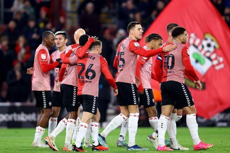 雷速官网-南安普顿球员集体复出，备战下轮比赛