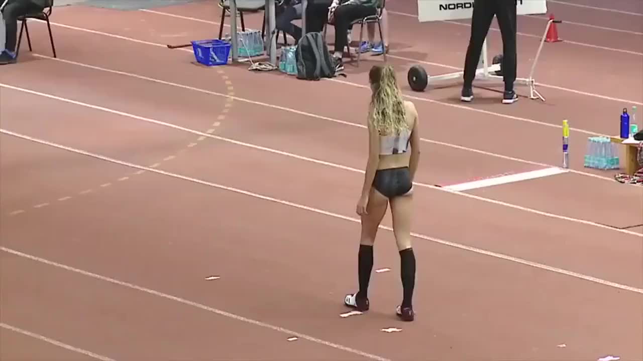 雷速官网-俄罗斯跳高选手创造新纪录