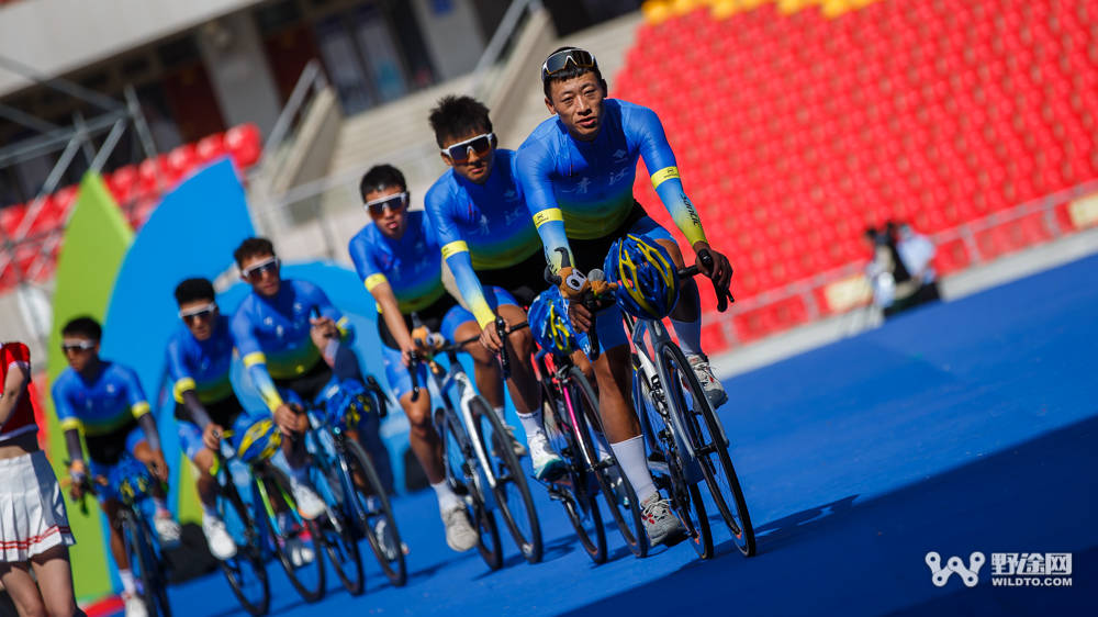 雷速直播-青海队在比赛中发挥出色，全队奋力拼搏