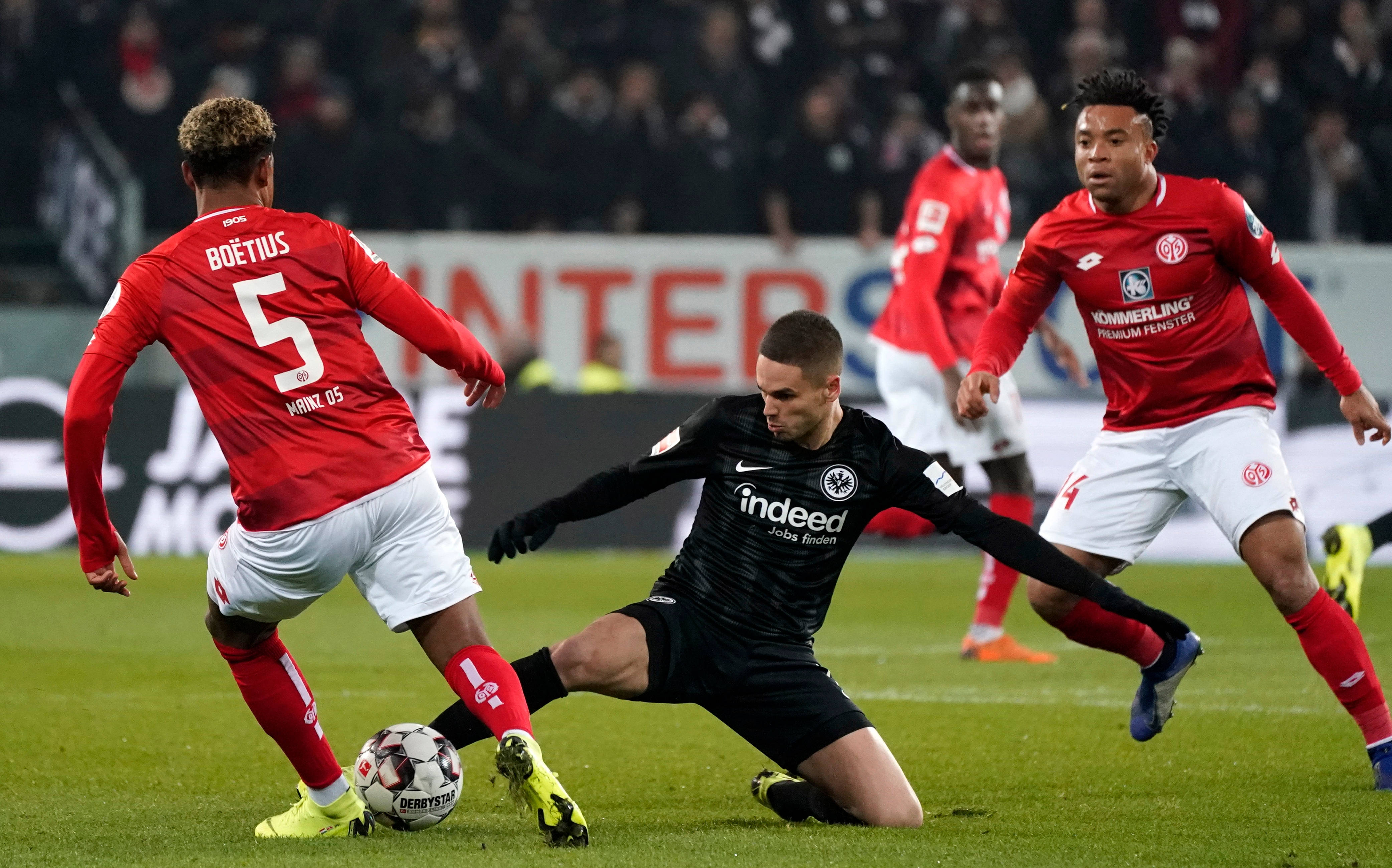 雷速官网-拜仁完胜对手，决赛即将拉开帷幕