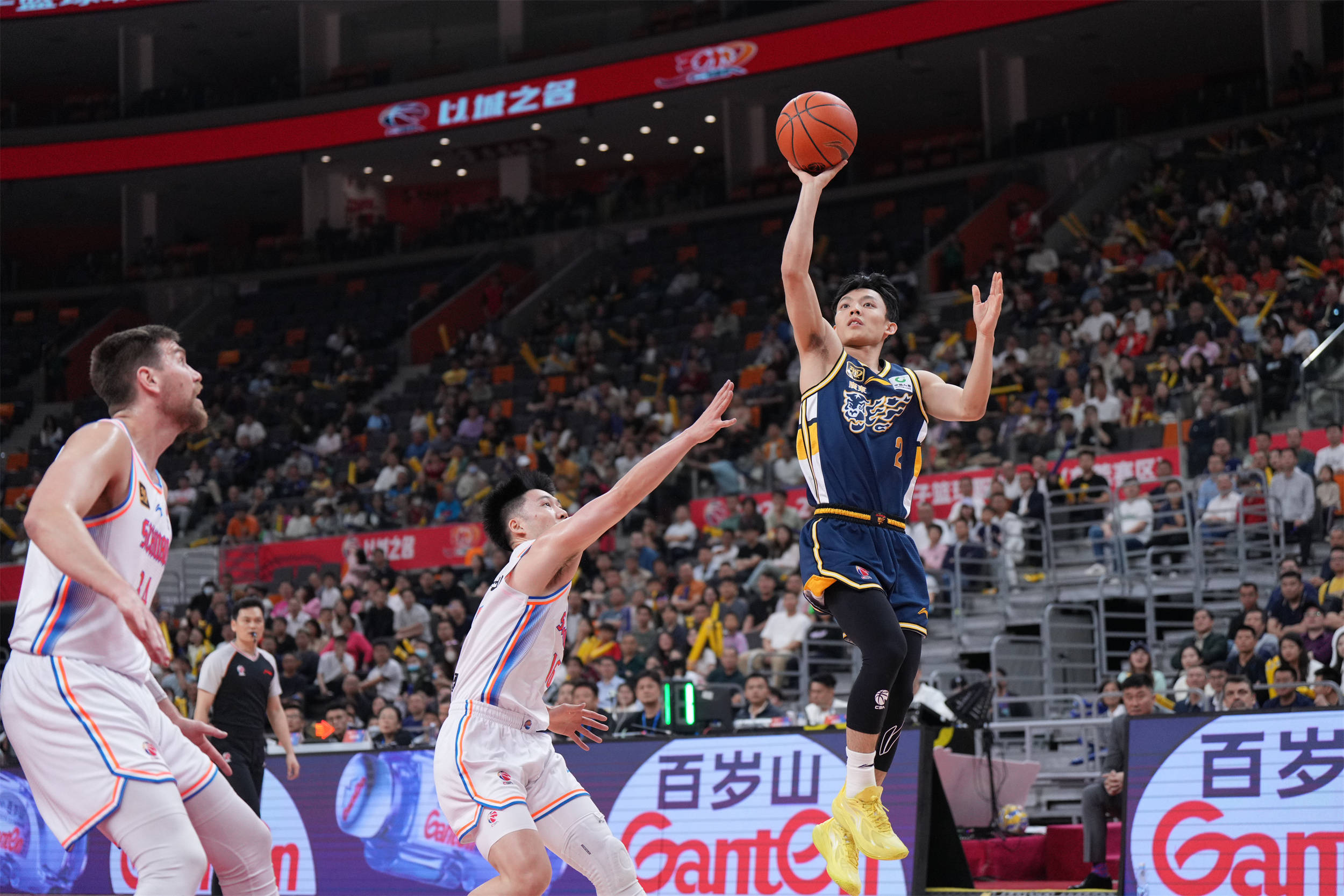 雷速官网下载-广东队大比分战胜对手，扩大领先优势