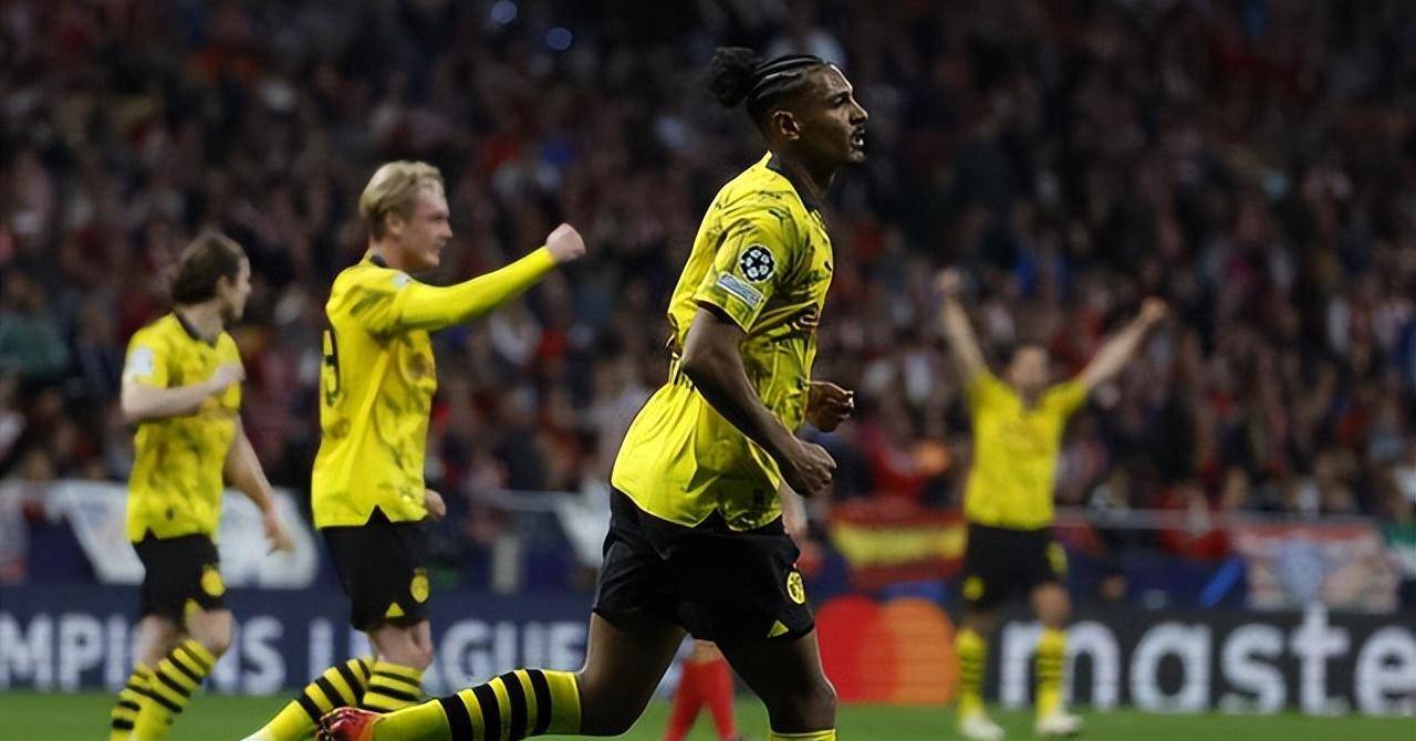 雷速直播-福建队在主场奏凯,球迷狂欢庆祝