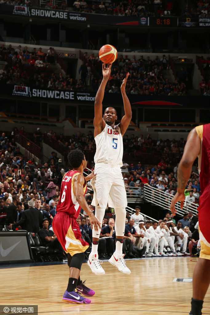 雷速官网-芬兰队员奋勇争先,争取金牌